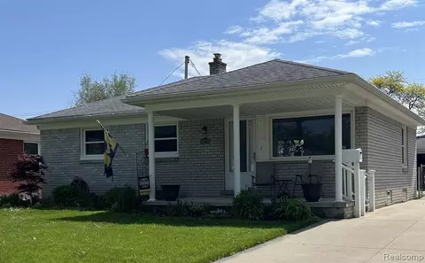 29779 Tamarack Dr, Flat Rock, MI 48134 photo 1