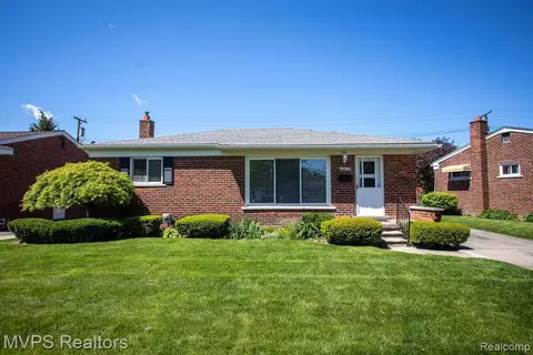 24835 Petersburg Ave, Eastpointe, MI 48021