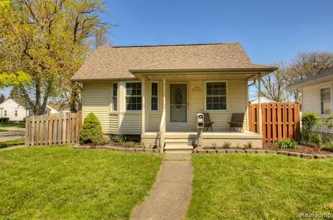 2144 Baumey St, Wyandotte, MI 48192