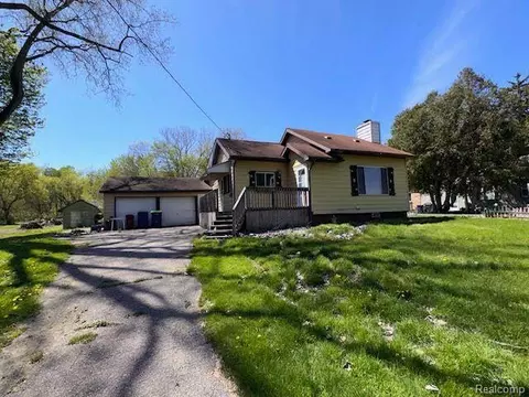 5784 Morganport Dr, Saginaw, MI 48601