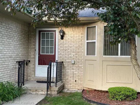 30880 Plum Lane Dr #12, Madison Heights, MI 48071