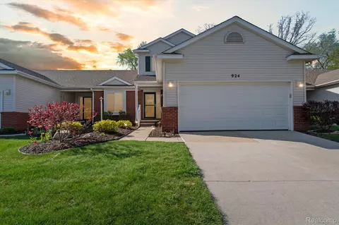 924 Spirea, Marion, MI 48843 photo 1