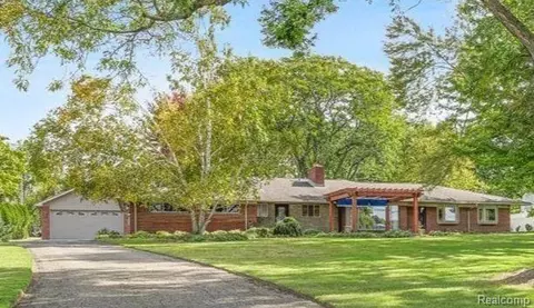 24001 W River Rd, Grosse Ile, MI 48138