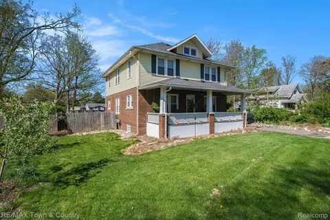 819 E Main St, Flushing, MI 48433