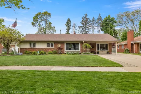 25440 Clairview Dr, Dearborn Heights, MI 48127