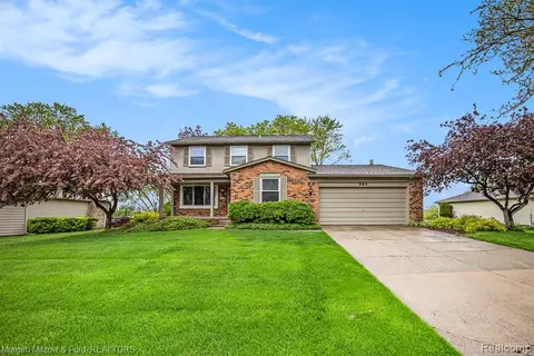 965 Dahlia Ln, Rochester Hills, MI 48307