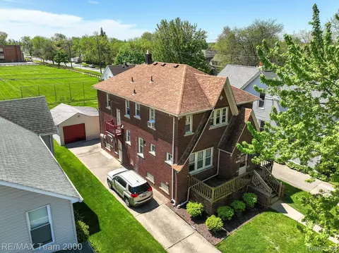 653 Pine St, Wyandotte, MI 48192