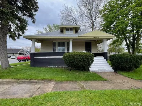1802 Oak St, Port Huron, MI 48060