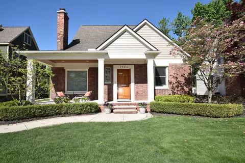1402 Cedar Dr, Birmingham, MI 48009