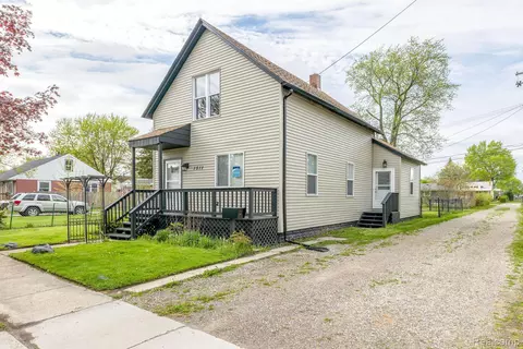 1511 Francis St, Port Huron, MI 48060