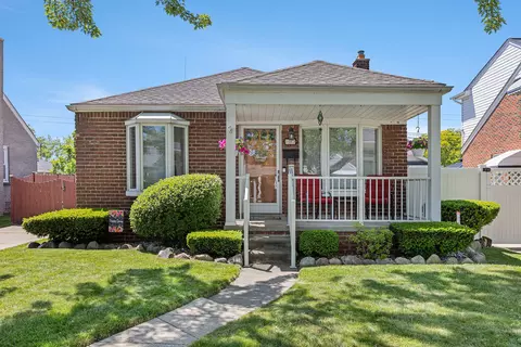 1062 11th St, Wyandotte, MI 48192
