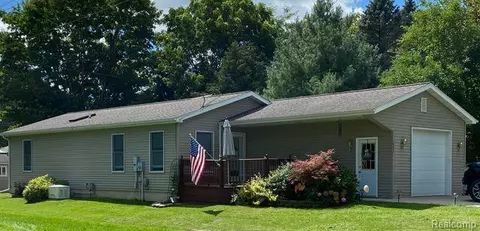 4833 Beckwith St, Millington, MI 48746