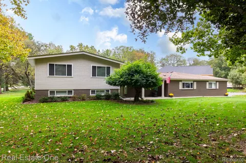 2331 Rusk Rd, Rochester Hills, MI 48306
