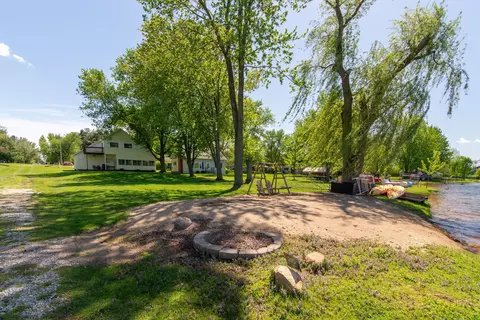 5091 Boyd Dr, Lakeland, MI 48143