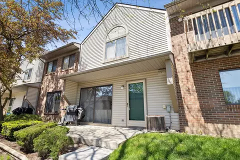 407 Water Tower Cir 20 Cir, Brighton, MI 48116