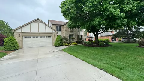 4680 Bentley Dr, Troy, MI 48098