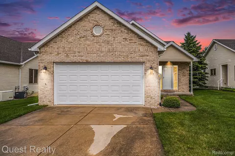 1037 Foxglove Ln, Davison, MI 48423