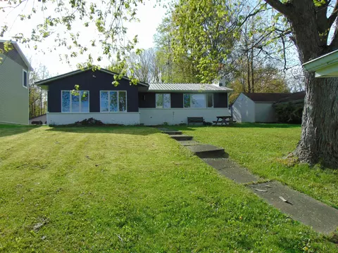 3772 S Lake Dr, Billings, MI 48612