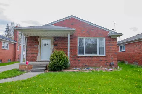 20212 Lochmoor St, Harper Woods, MI 48225