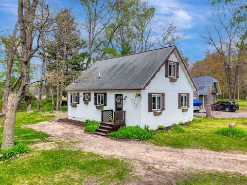 122 Snowflake Way, Roscommon, MI 48629