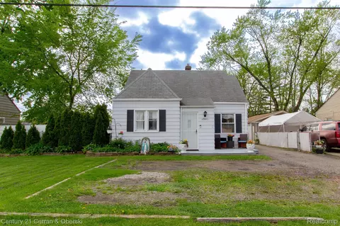 7627 N Inkster Rd, Westland, MI 48185