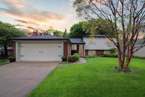 8815 Dill Dr, Sterling Heights, MI 48312