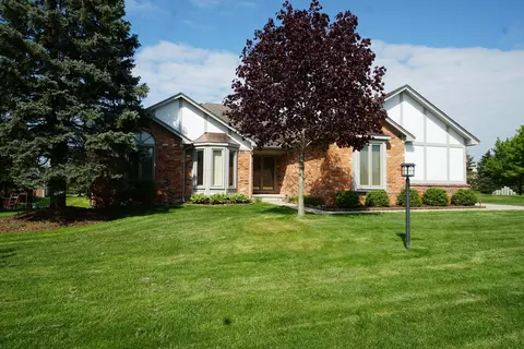 441 Sandalwood Dr, Rochester Hills, MI 48307