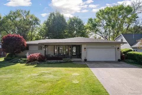 37499 Radde St, Clinton Township, MI 48036