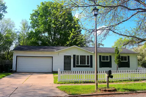 4053 Heathgate Dr, Lansing, MI 48911
