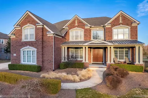 17248 Crestbrook Dr, Northville, MI 48168
