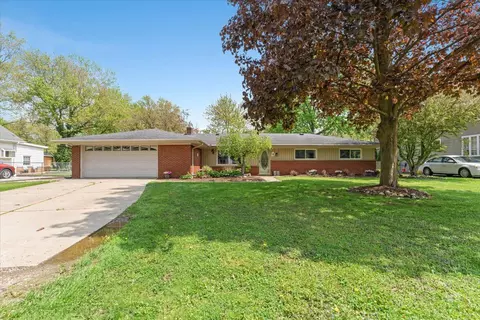 25461 7th St, Grosse Ile, MI 48138