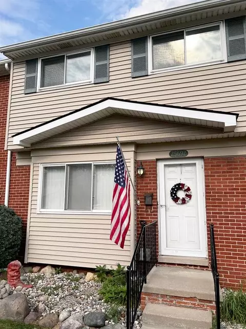 25692 Cambridge Ct #147, Roseville, MI 48066
