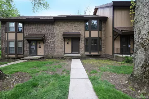 25151 Greenbrooke Dr, Southfield, MI 48033