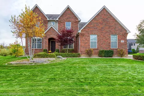 426 Wynstone Cir N, Oakland, MI 48363