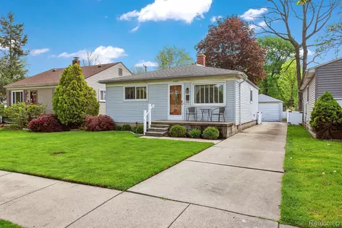 4469 Bedford St, Dearborn Heights, MI 48125