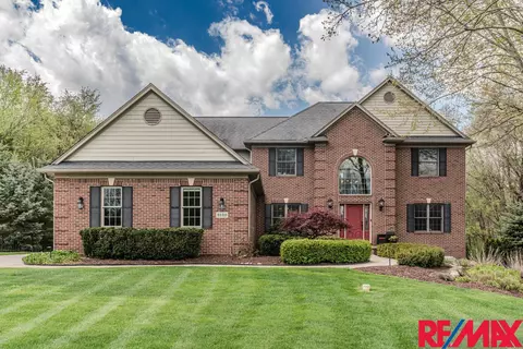 3132 N Mistwood Crt Ct, White Lake, MI 48383