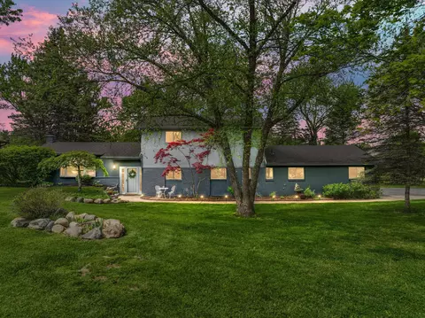 31199 Sturbridge St, Farmington Hills, MI 48331