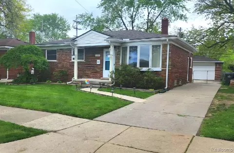 27713 Rockwood St, Saint Clair Shores, MI 48081