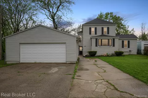 1493 E Judd Rd, Burton, MI 48529