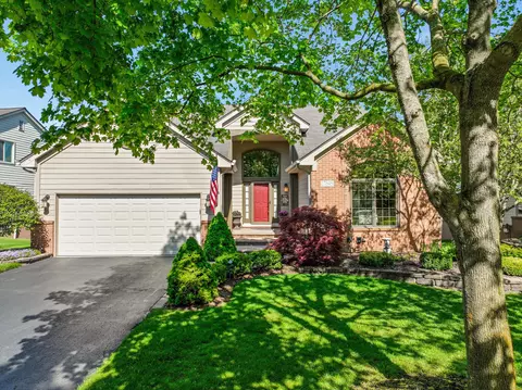 17645 Lake View Cir, Northville, MI 48168