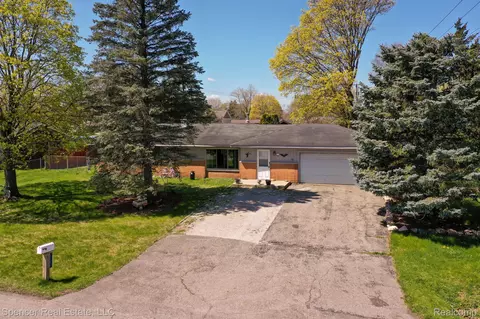 5531 Mary Sue St, Independence, MI 48346