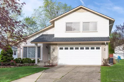 24815 Apple Crest Dr, Novi, MI 48375