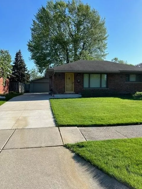 903 Huntington St, Mount Clemens, MI 48043