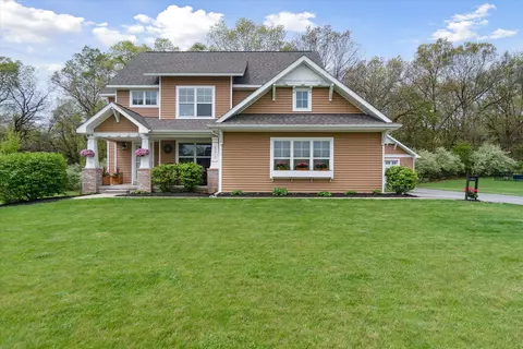 8378 Meadow Creek Ln, Pinckney, MI 48169
