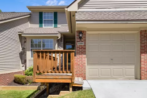 41694 Magnolia Crt Ct, Novi, MI 48377