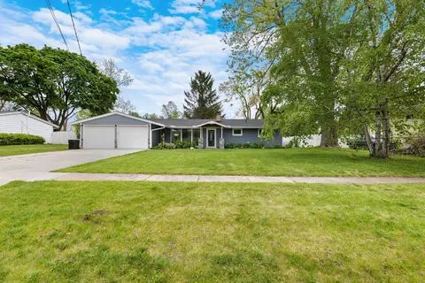 510 Seminole Dr, Tecumseh, MI 49286