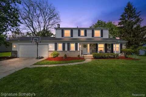 25746 Castlereigh Dr, Farmington Hills, MI 48336
