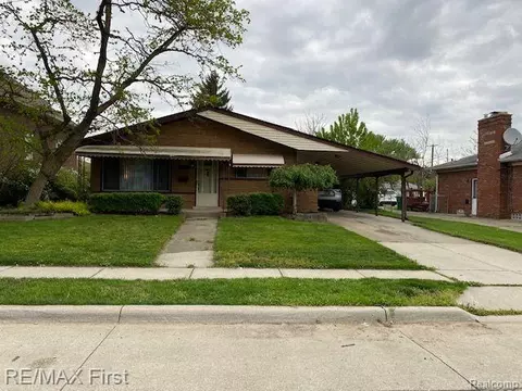 16585 Forest Ave, Eastpointe, MI 48021