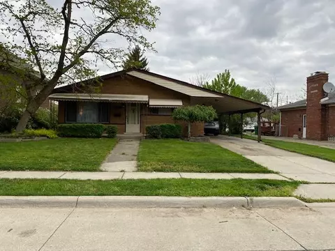16585 Forest Ave, Eastpointe, MI 48021