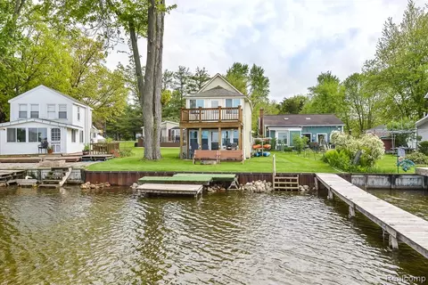 8980 Dexter Pinckney Rd, Pinckney, MI 48169